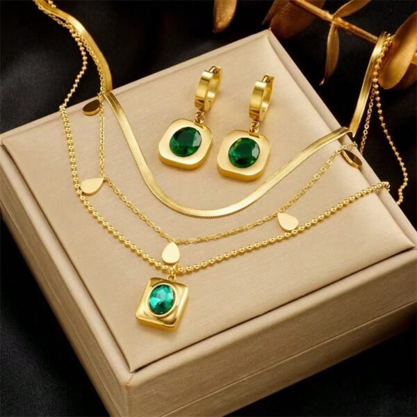 Emerald Stone Pendant Set