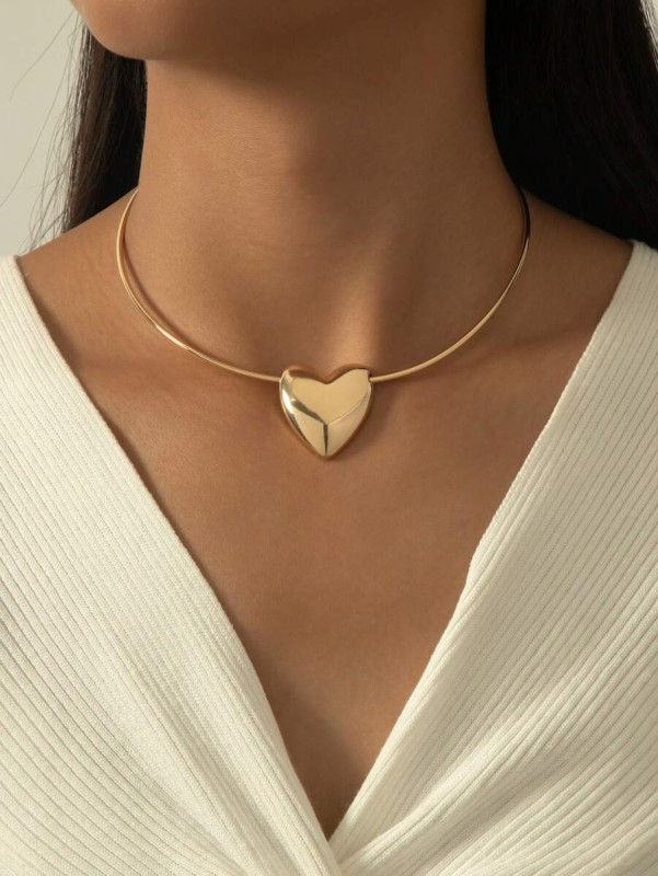 Simple Gold Pendant Necklace