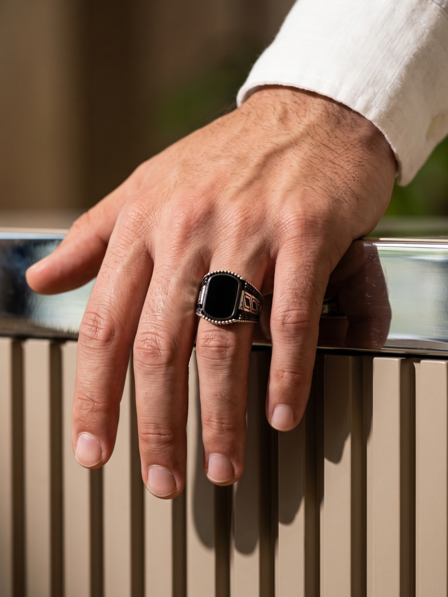 925 Silver Grand Onyx Heritage Signet Ring