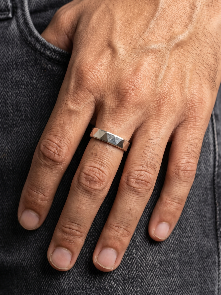 925 Silver Faceted Pyramid Band Ring